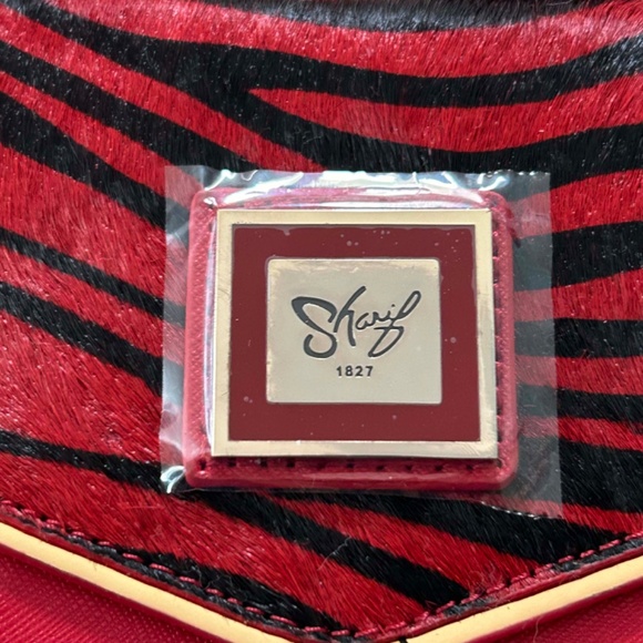 CROSSBODY, LEATHER, ANIMAL HAIR PRINT ON FLAP, RED, REMOVABLE/ADJUSTABLE BUCKLE - Picture 2 of 16